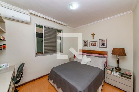 Apartamento à venda com 180m², 3 quartos e 2 vagas Apartamento à venda com 180m², 3 quartos e 2 vagasSuíte