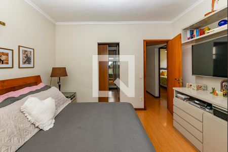 Apartamento à venda com 180m², 3 quartos e 2 vagas Apartamento à venda com 180m², 3 quartos e 2 vagasSuíte