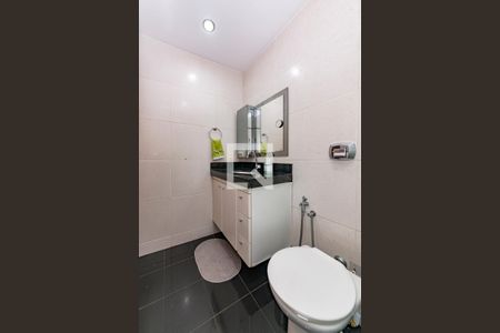 Apartamento à venda com 180m², 3 quartos e 2 vagas Apartamento à venda com 180m², 3 quartos e 2 vagasBanheiro da Suíte