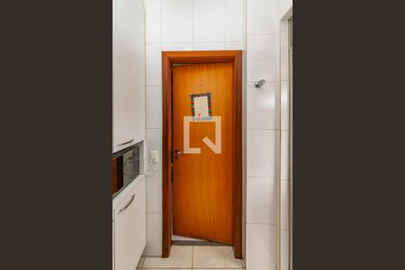 Apartamento à venda com 180m², 3 quartos e 2 vagas Apartamento à venda com 180m², 3 quartos e 2 vagasQuarto de Serviço