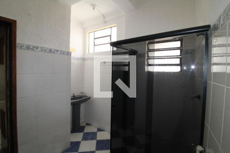 Casa à venda com 90m², 4 quartos e 2 vagasBanheiro