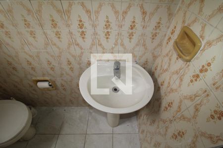 Casa à venda com 90m², 4 quartos e 2 vagasEdícula - Banheiro