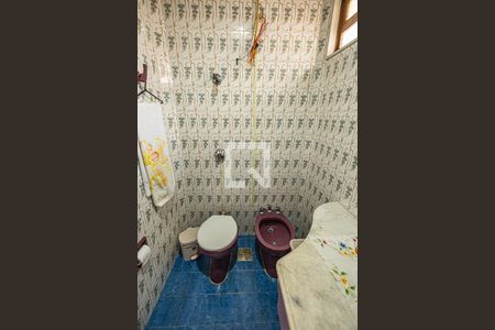 Casa à venda com 230m², 3 quartos e 6 vagas Casa à venda com 230m², 3 quartos e 6 vagasBanheiro Suíte