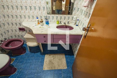 Casa à venda com 230m², 3 quartos e 6 vagas Casa à venda com 230m², 3 quartos e 6 vagasBanheiro Suíte