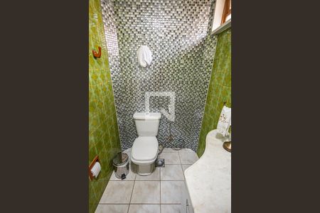 Casa à venda com 230m², 3 quartos e 6 vagas Casa à venda com 230m², 3 quartos e 6 vagasBanheiro