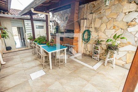 Casa à venda com 230m², 3 quartos e 6 vagas Casa à venda com 230m², 3 quartos e 6 vagasEsapço gourmet