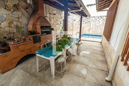 Casa à venda com 230m², 3 quartos e 6 vagas Casa à venda com 230m², 3 quartos e 6 vagasEsapço gourmet