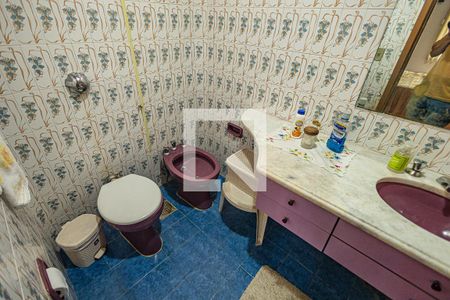 Casa à venda com 230m², 3 quartos e 6 vagas Casa à venda com 230m², 3 quartos e 6 vagasBanheiro Suíte