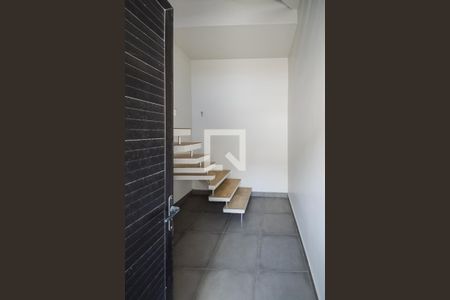 Casa à venda com 178m², 4 quartos e 1 vaga Casa à venda com 178m², 4 quartos e 1 vagaCasa 2 - Escada de acesso