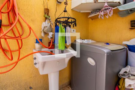 Casa à venda com 83m², 2 quartos e 2 vagas Casa à venda com 83m², 2 quartos e 2 vagasGaragem e Área de Serviço
