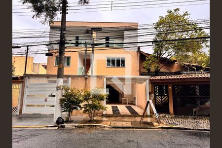 Casa à venda com 180m², 3 quartos e 4 vagas Casa à venda com 180m², 3 quartos e 4 vagasFachada
