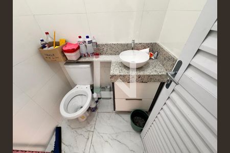 Casa à venda com 180m², 3 quartos e 4 vagas Casa à venda com 180m², 3 quartos e 4 vagasLavabo 2