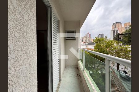 Casa à venda com 180m², 3 quartos e 4 vagas Casa à venda com 180m², 3 quartos e 4 vagasSacada