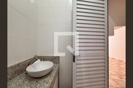 Casa à venda com 180m², 3 quartos e 4 vagas Casa à venda com 180m², 3 quartos e 4 vagasLavabo 2