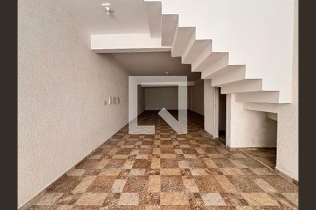 Casa à venda com 180m², 3 quartos e 4 vagas Casa à venda com 180m², 3 quartos e 4 vagasGaragem