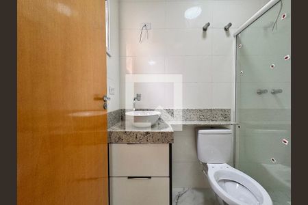 Casa à venda com 180m², 3 quartos e 4 vagas Casa à venda com 180m², 3 quartos e 4 vagasBanheiro da Suíte 2