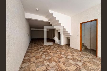 Casa à venda com 180m², 3 quartos e 4 vagas Casa à venda com 180m², 3 quartos e 4 vagasGaragem