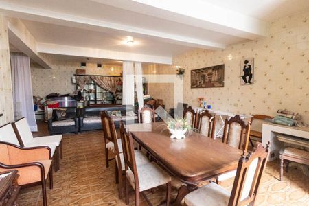 Casa à venda com 220m², 3 quartos e 3 vagas Casa à venda com 220m², 3 quartos e 3 vagasQuarto de serviço