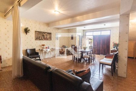 Casa à venda com 220m², 3 quartos e 3 vagas Casa à venda com 220m², 3 quartos e 3 vagasQuarto de serviço