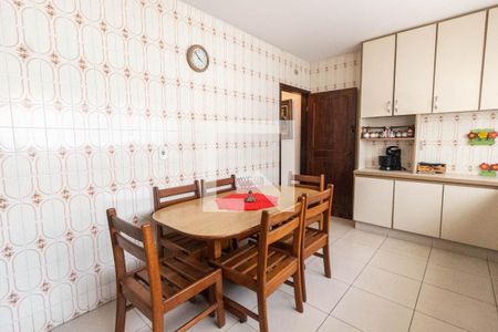 Casa à venda com 220m², 3 quartos e 3 vagas Casa à venda com 220m², 3 quartos e 3 vagasCozinha