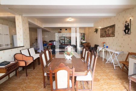 Casa à venda com 220m², 3 quartos e 3 vagas Casa à venda com 220m², 3 quartos e 3 vagasQuarto de serviço