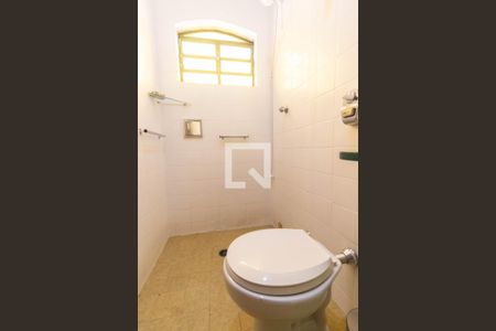 Casa à venda com 220m², 3 quartos e 3 vagas Casa à venda com 220m², 3 quartos e 3 vagasBanheiro