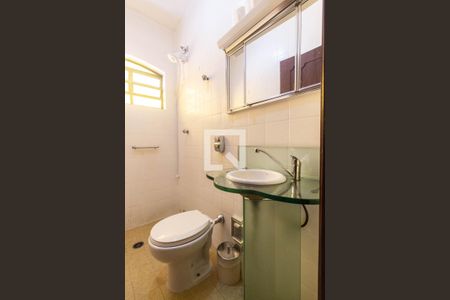 Casa à venda com 220m², 3 quartos e 3 vagas Casa à venda com 220m², 3 quartos e 3 vagasBanheiro