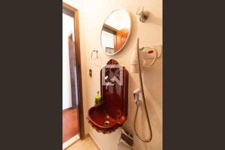 Casa à venda com 220m², 3 quartos e 3 vagas Casa à venda com 220m², 3 quartos e 3 vagasLavabo