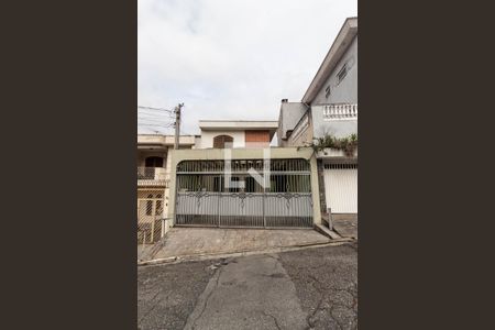 Casa à venda com 220m², 3 quartos e 3 vagas Casa à venda com 220m², 3 quartos e 3 vagasFachada