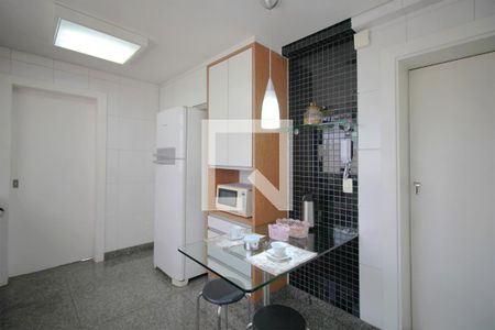 Apartamento à venda com 180m², 4 quartos e 4 vagasCozinha