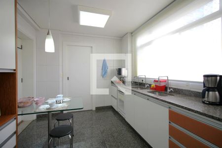 Apartamento à venda com 180m², 4 quartos e 4 vagasCozinha