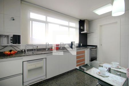 Apartamento à venda com 180m², 4 quartos e 4 vagasCozinha