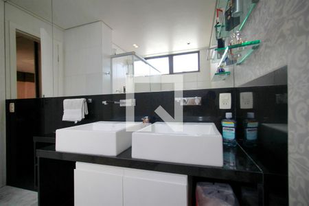 Apartamento à venda com 180m², 4 quartos e 4 vagasBanheiro