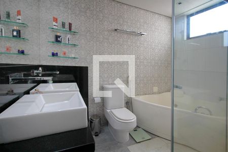 Apartamento à venda com 180m², 4 quartos e 4 vagasBanheiro