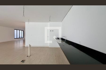 Casa à venda com 845m², 4 quartos e 6 vagas Casa à venda com 845m², 4 quartos e 6 vagasCozinha