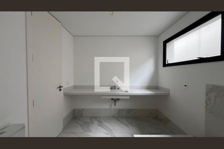 Casa à venda com 845m², 4 quartos e 6 vagas Casa à venda com 845m², 4 quartos e 6 vagasBanheiro quarto 3