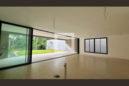 Casa à venda com 845m², 4 quartos e 6 vagas Casa à venda com 845m², 4 quartos e 6 vagasCozinha