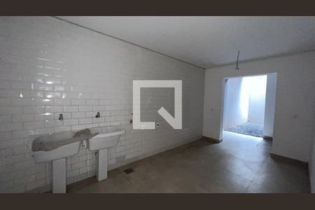 Casa à venda com 845m², 4 quartos e 6 vagas Casa à venda com 845m², 4 quartos e 6 vagasÁrea de Serviço