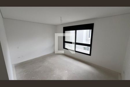 Casa à venda com 845m², 4 quartos e 6 vagas Casa à venda com 845m², 4 quartos e 6 vagas Quarto 1