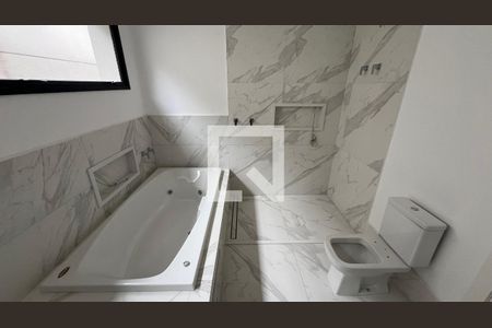 Casa à venda com 845m², 4 quartos e 6 vagas Casa à venda com 845m², 4 quartos e 6 vagasBanheiro quarto 3