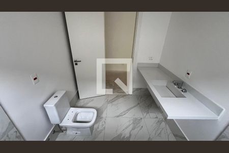 Casa à venda com 845m², 4 quartos e 6 vagas Casa à venda com 845m², 4 quartos e 6 vagasBanheiro quarto 3