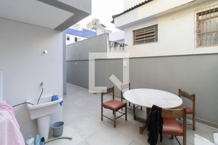 Apartamento à venda com 110m², 2 quartos e 2 vagasÁrea de serviço 