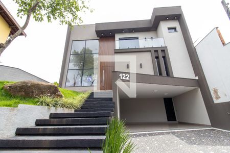 Casa de condomínio à venda com 275m², 3 quartos e 4 vagas Casa de condomínio à venda com 275m², 3 quartos e 4 vagasFachada