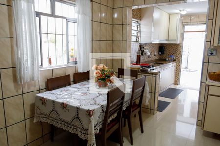 Casa à venda com 175m², 5 quartos e 2 vagas Casa à venda com 175m², 5 quartos e 2 vagasCozinha