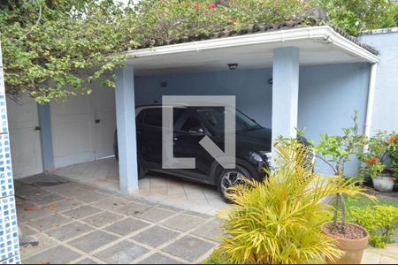 Casa de condomínio à venda com 210m², 4 quartos e 2 vagas Casa de condomínio à venda com 210m², 4 quartos e 2 vagasGaragem