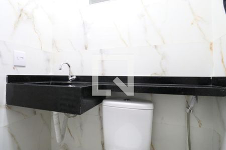 Banheiro de kitnet/studio para alugar com 1 quarto, 35m² em Vila Romana, São Paulo