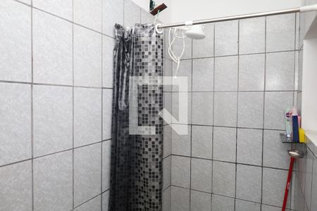 Casa à venda com 200m², 2 quartos e 2 vagasEdícula - Banheiro