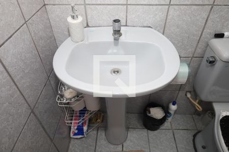 Casa à venda com 200m², 2 quartos e 2 vagasEdícula - Banheiro