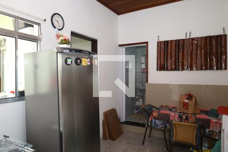 Casa à venda com 200m², 2 quartos e 2 vagasEdícula - Cozinha
