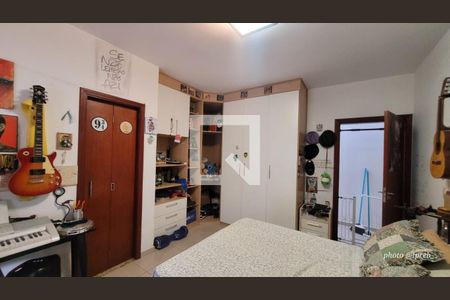 Casa à venda com 508m², 7 quartos e 4 vagas Casa à venda com 508m², 7 quartos e 4 vagasQuarto 2